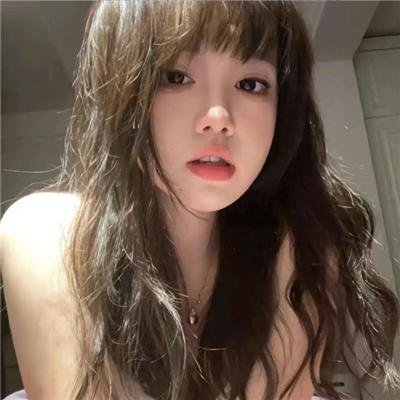 她对星星歌唱
